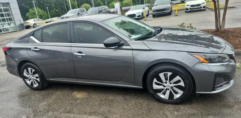 Nissan Altima 2025