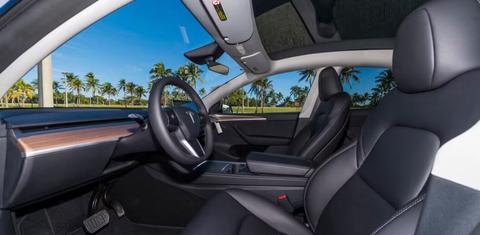 Tesla Model Y 2025