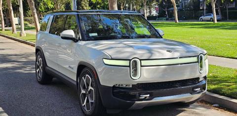 Rivian R1S 2024