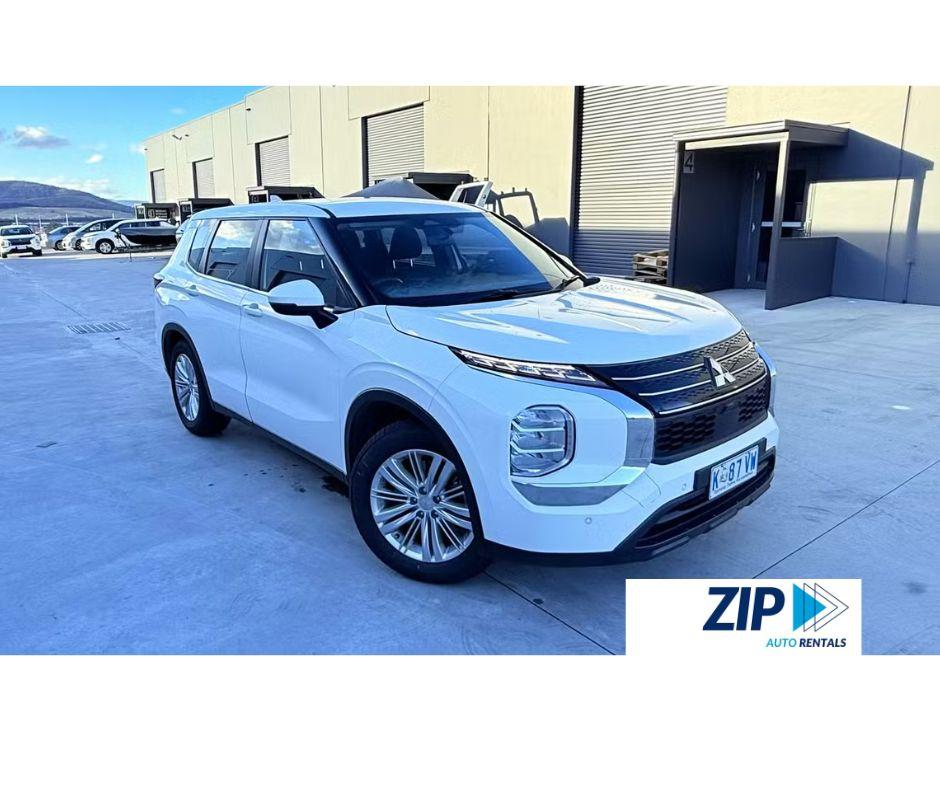 Mitsubishi OUTLANDER 2023 in Cambridge