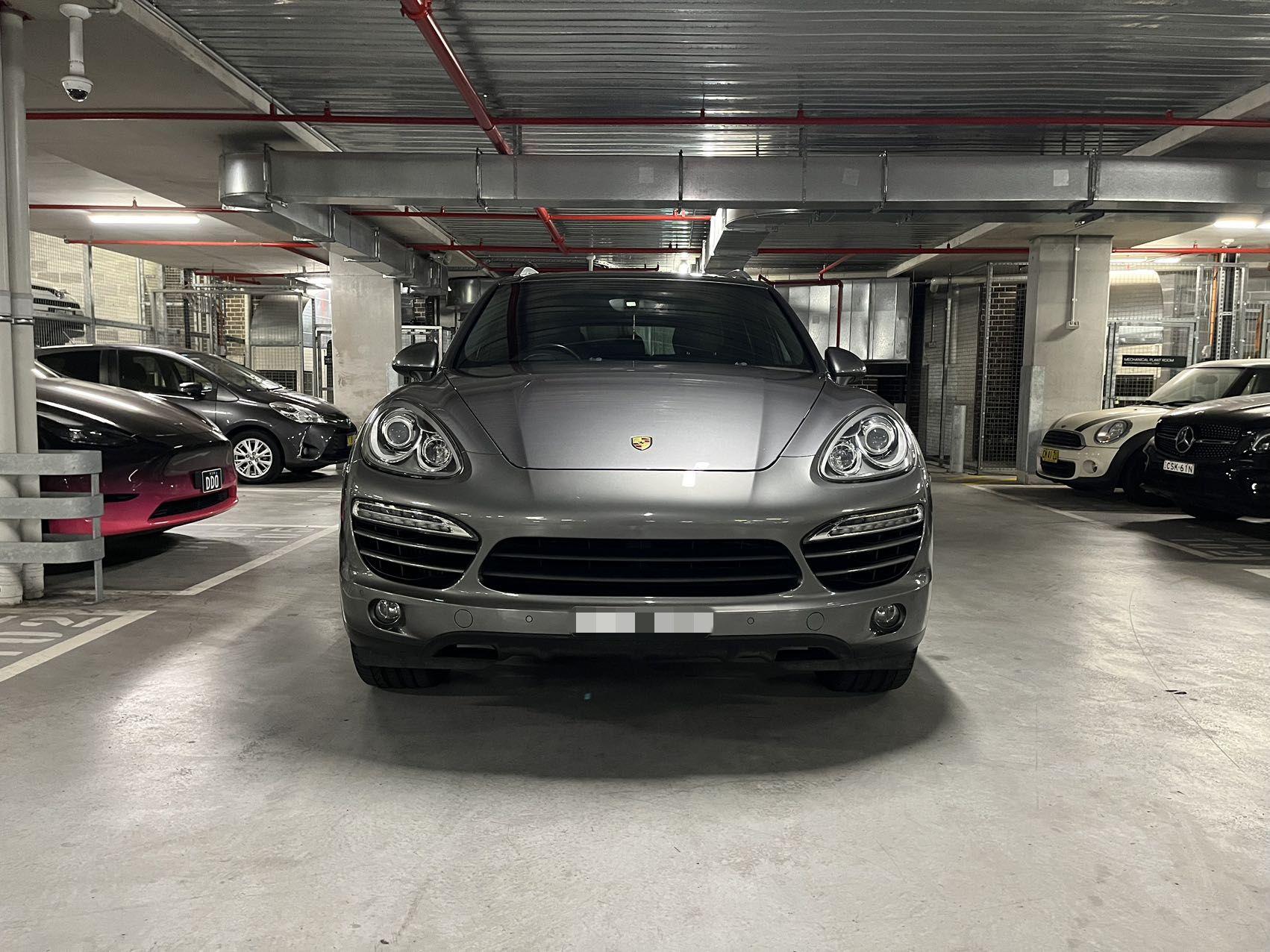 Porsche Cayenne 2011 in Zetland