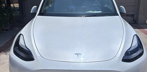 Tesla Model Y 2025
