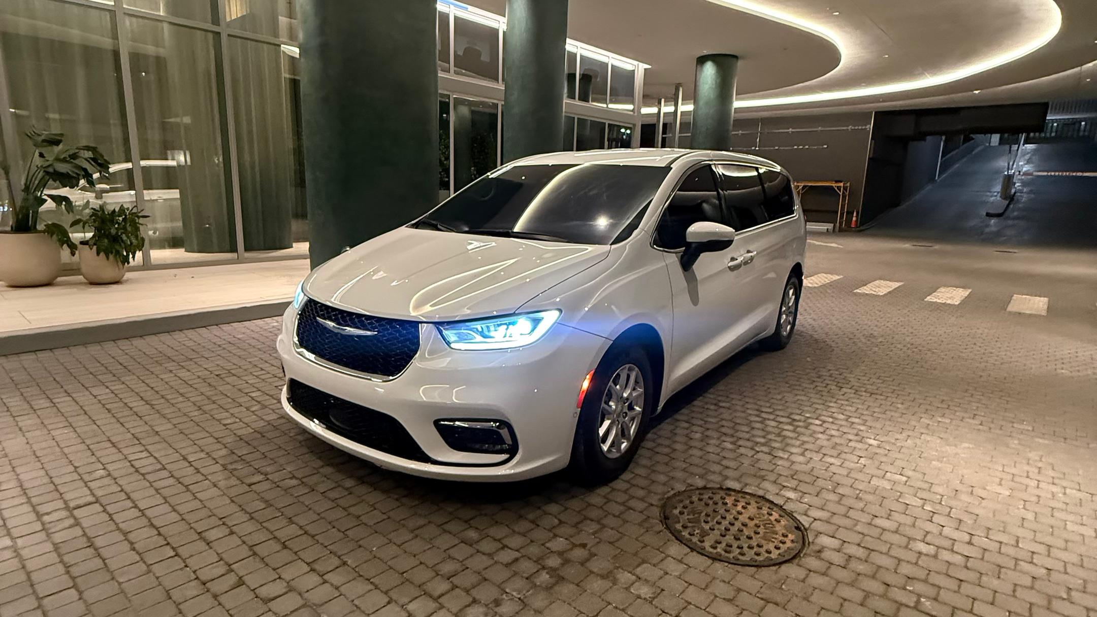 Chrysler Pacifica 2023 in Miami, FL
