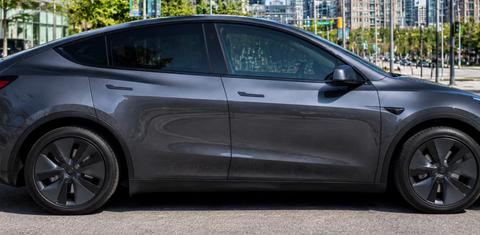 Tesla Model Y 2025