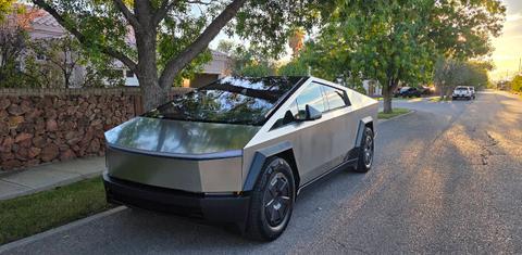 Tesla Cybertruck 2025