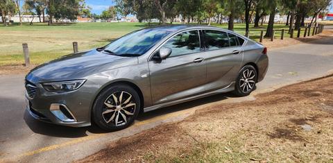 Holden COMMODORE 2018