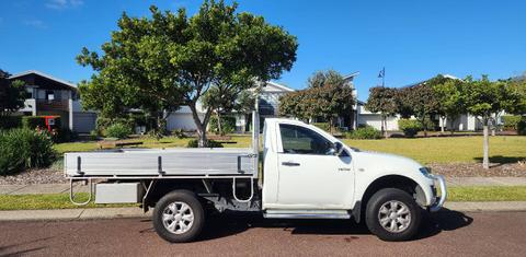 Mitsubishi TRITON 2015