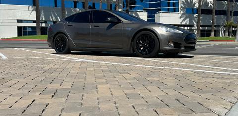Tesla Model S 2015