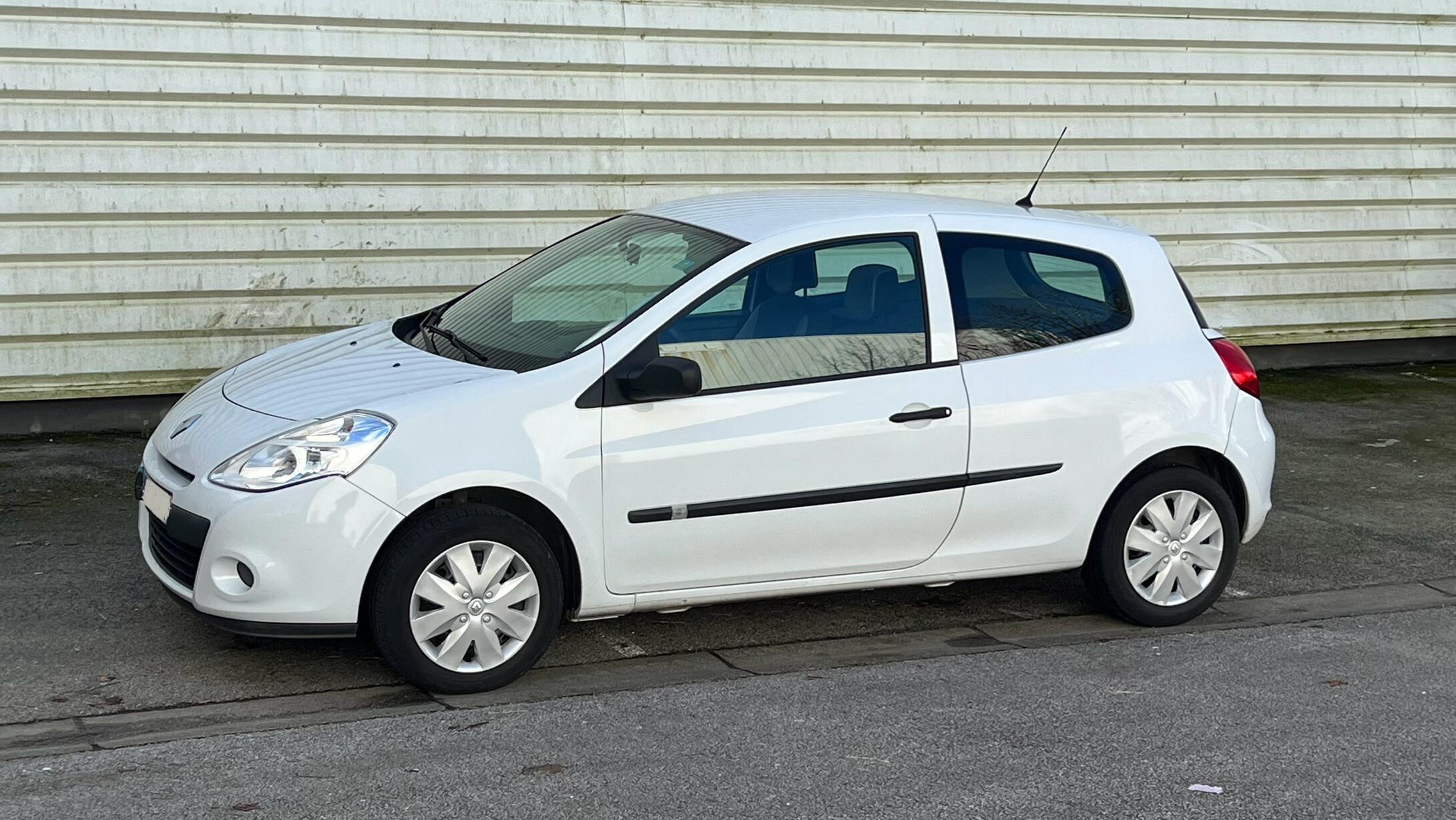 Renault CLIO III SOCIETE 2014 à Vannes