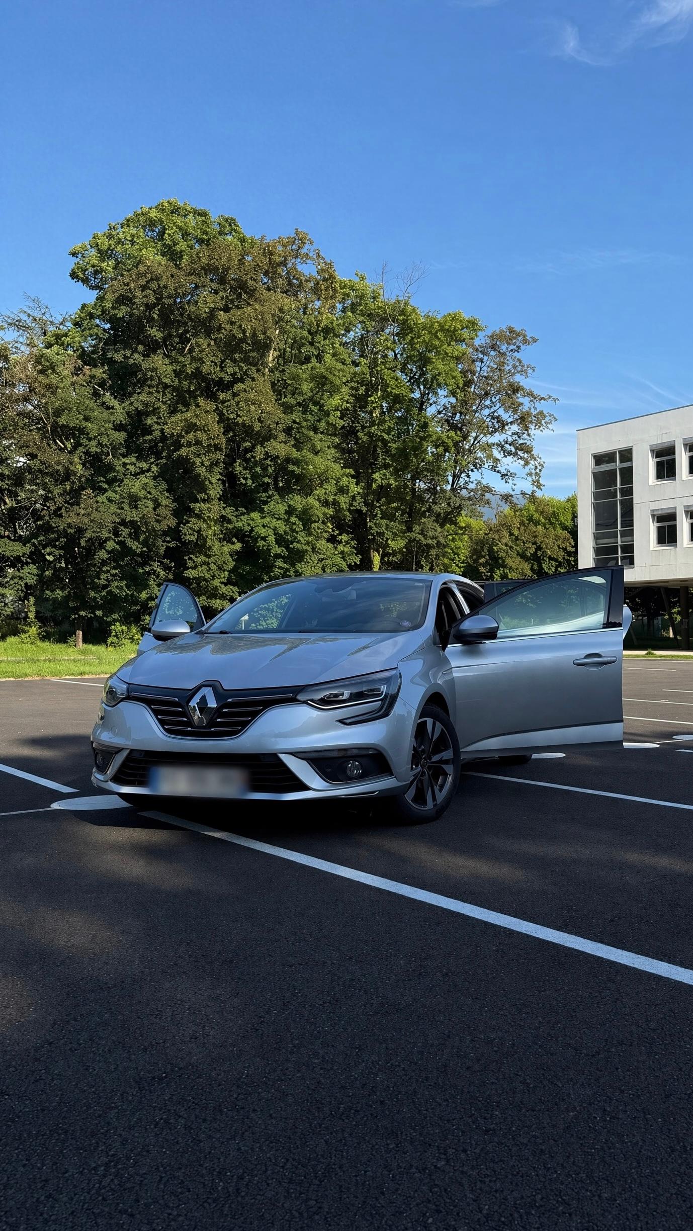 Renault MEGANE IV 2019 in Grenoble