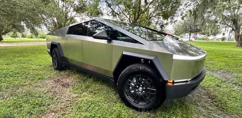 Tesla Cybertruck 2026