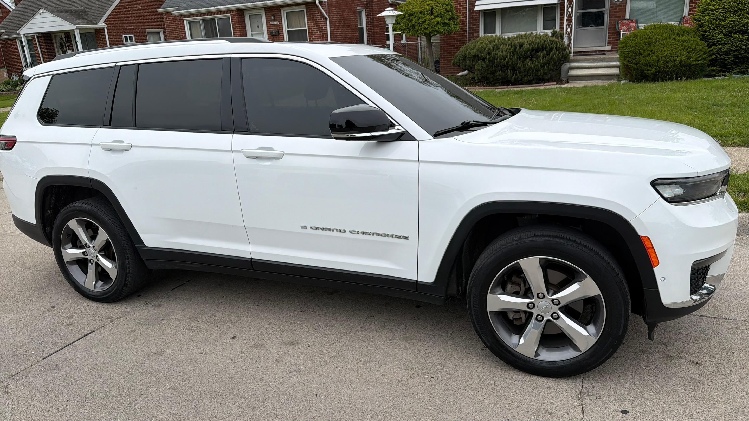 Jeep Grand Cherokee L 2021 in Detroit, MI