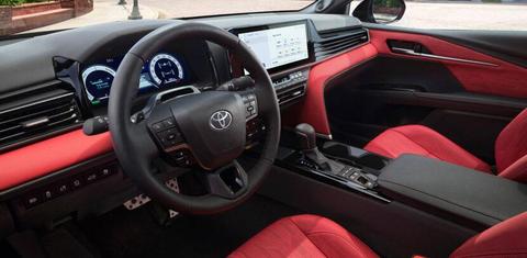 Toyota Camry Hybrid 2026