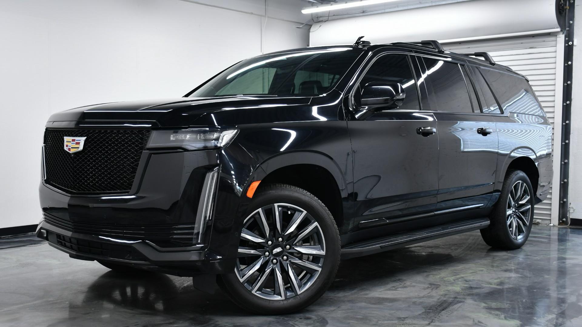 Cadillac Escalade ESV 2021 in 