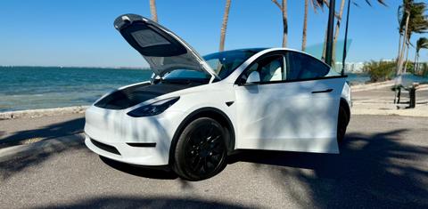 Tesla Model Y 2024