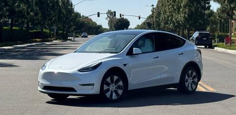 Tesla Model Y 2024