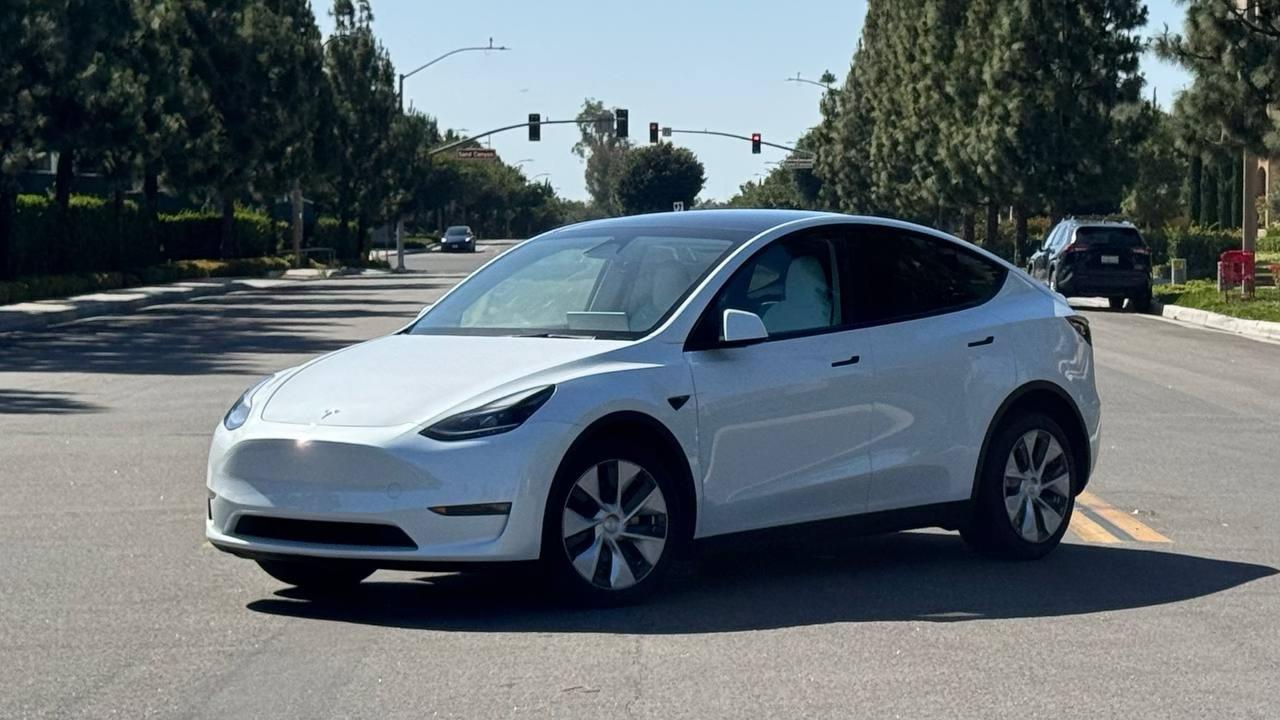 Tesla Model Y 2024 in Santa Monica, CA