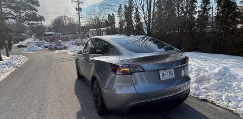 Tesla Model Y 2025