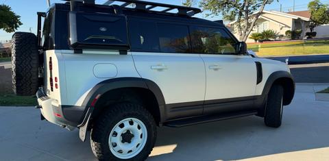 Land Rover Defender 2024