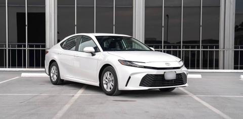 Toyota Camry Hybrid 2026