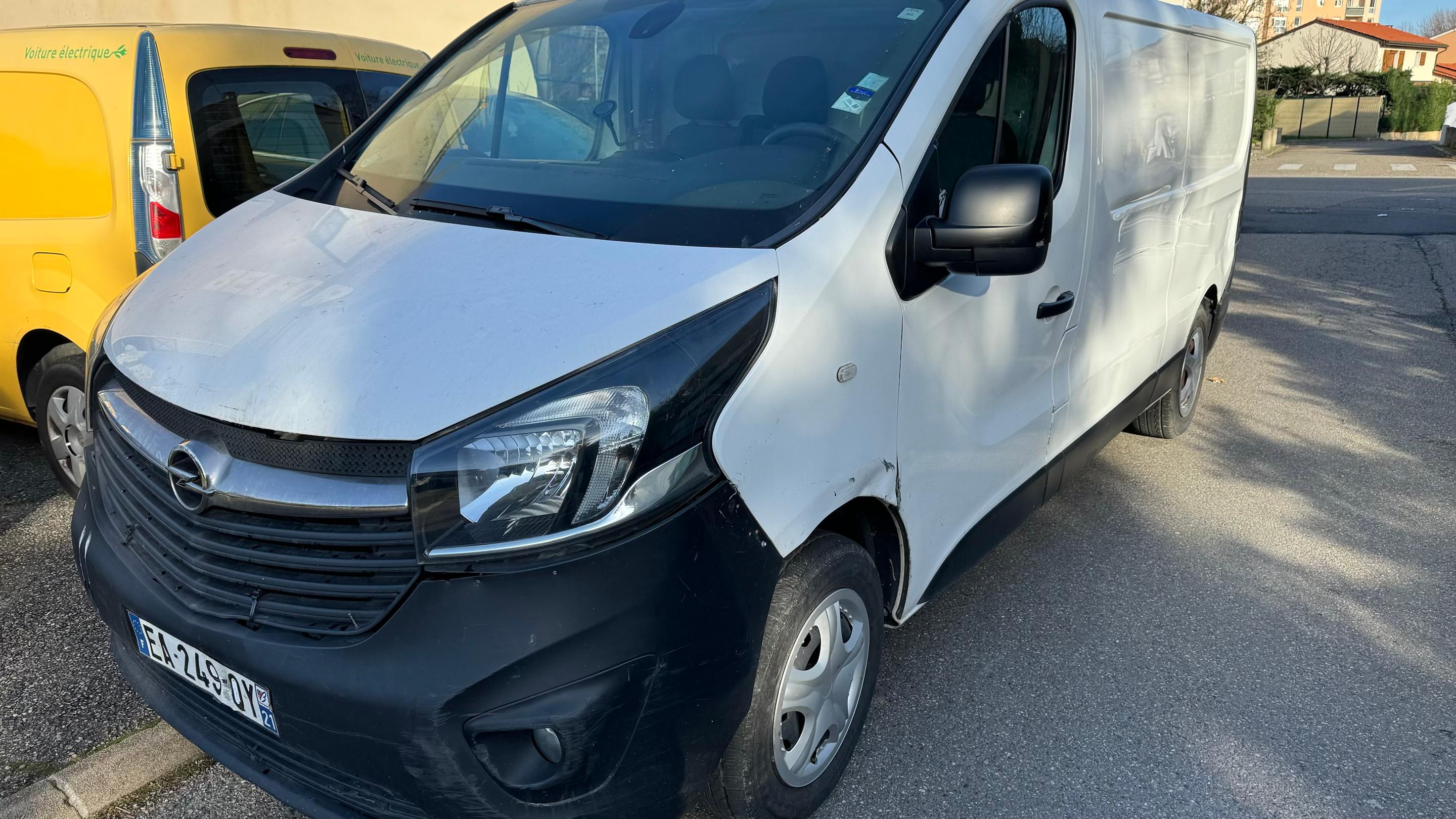 Opel VIVARO 2016 à Saint-Priest
