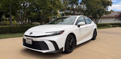 Toyota Camry Hybrid 2025