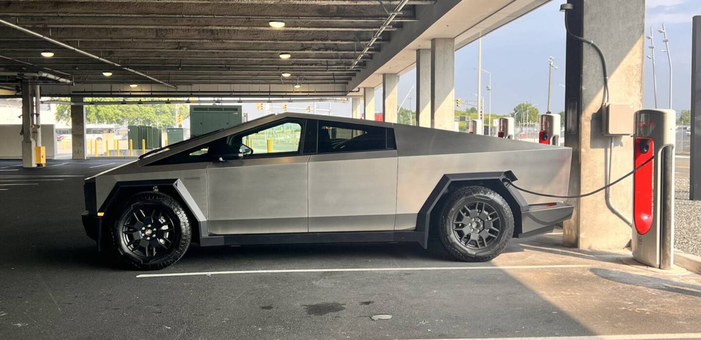 Tesla Cybertruck 2024 rental in Kearny, NJ by L. Turo