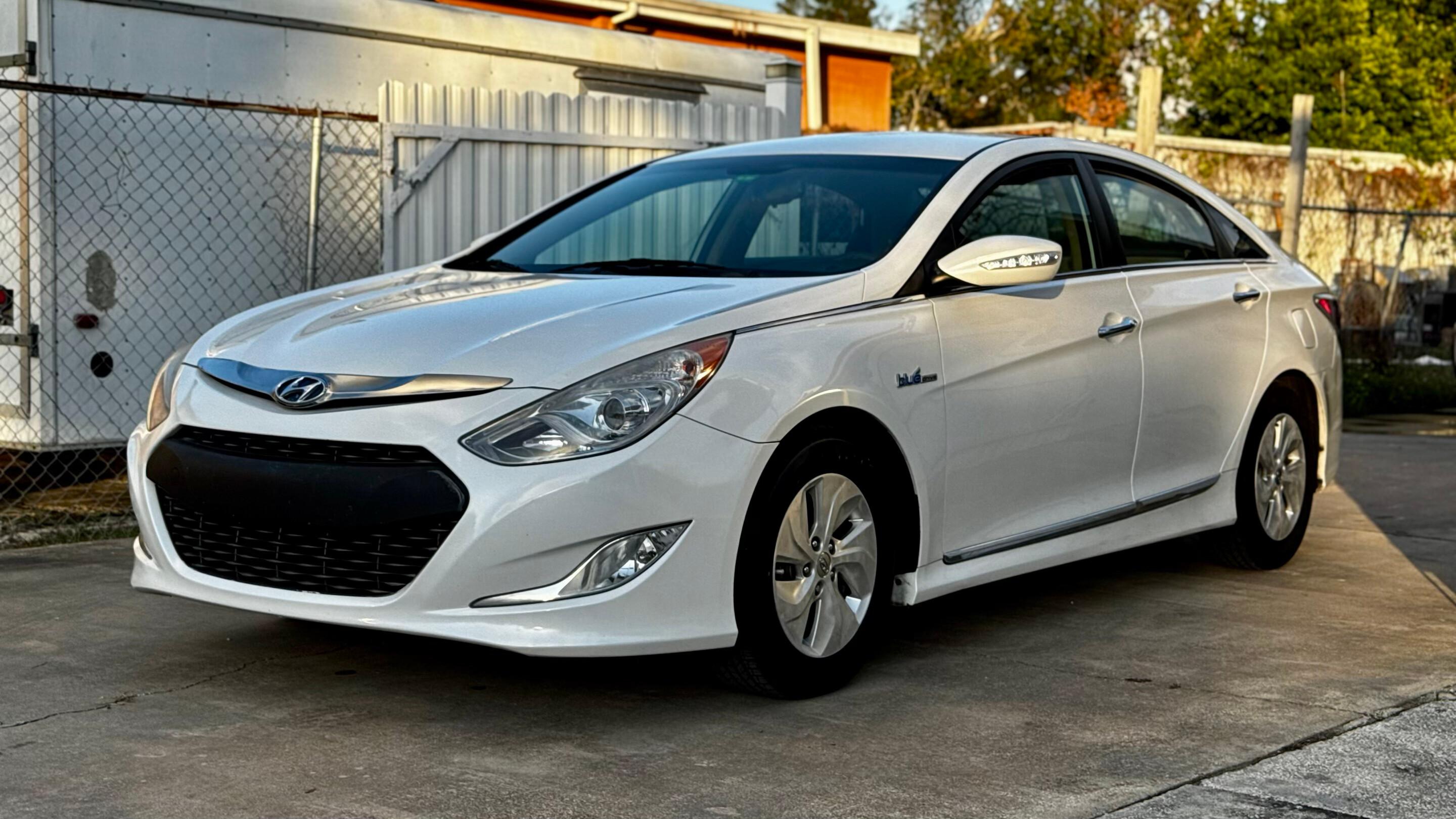 Hyundai Sonata Hybrid 2015 rental in Tampa, FL by Stephan A. | Turo