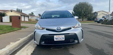 Toyota Prius v 2016