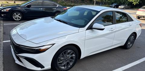 Hyundai Elantra 2024