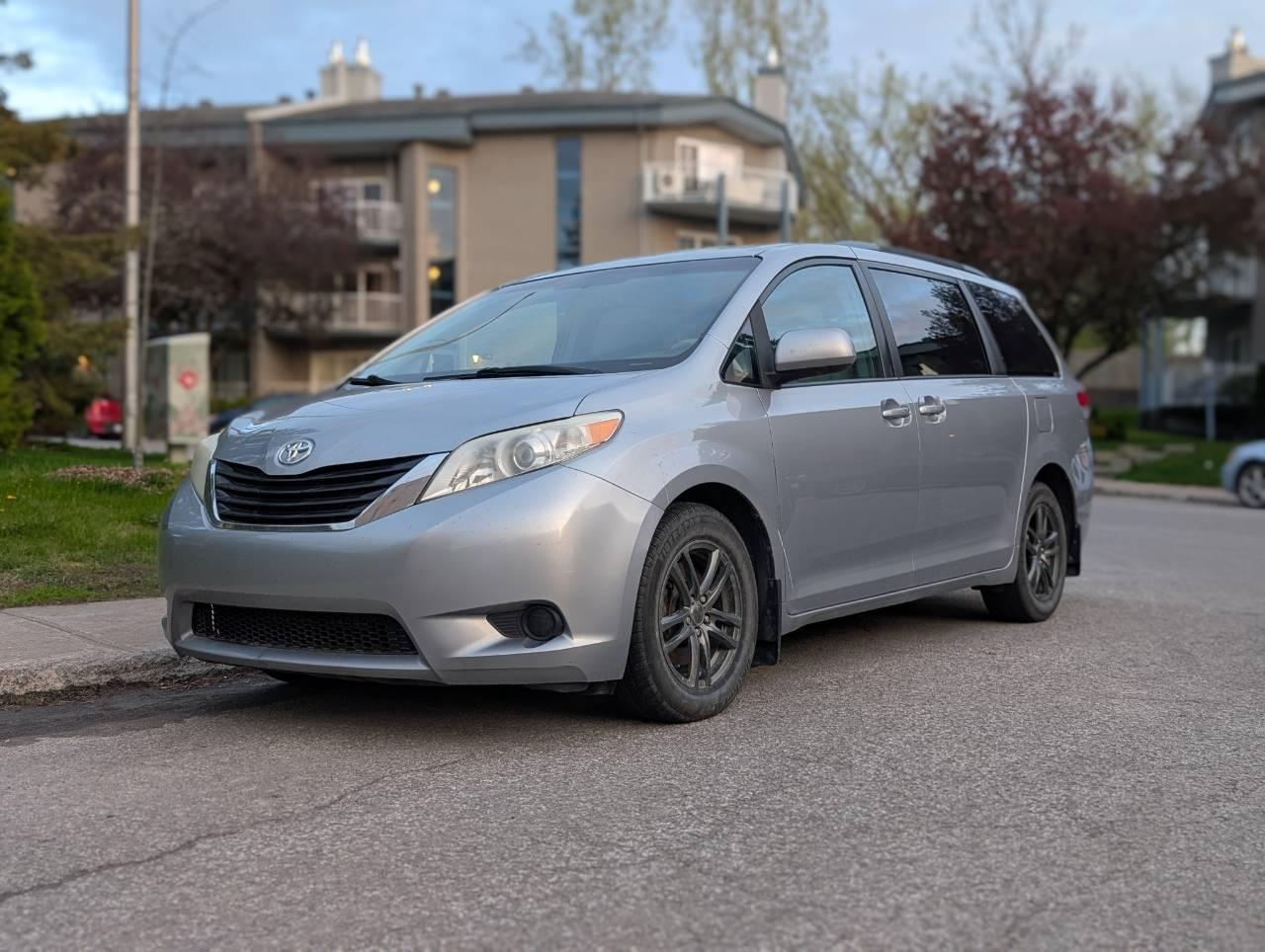 Toyota Sienna 2013 in Laval, QC