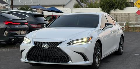 Lexus ES 2025