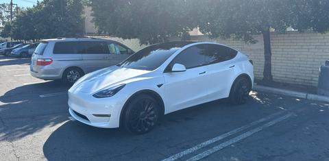 Tesla Model Y 2025