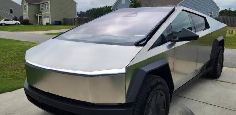 Tesla Cybertruck 2025