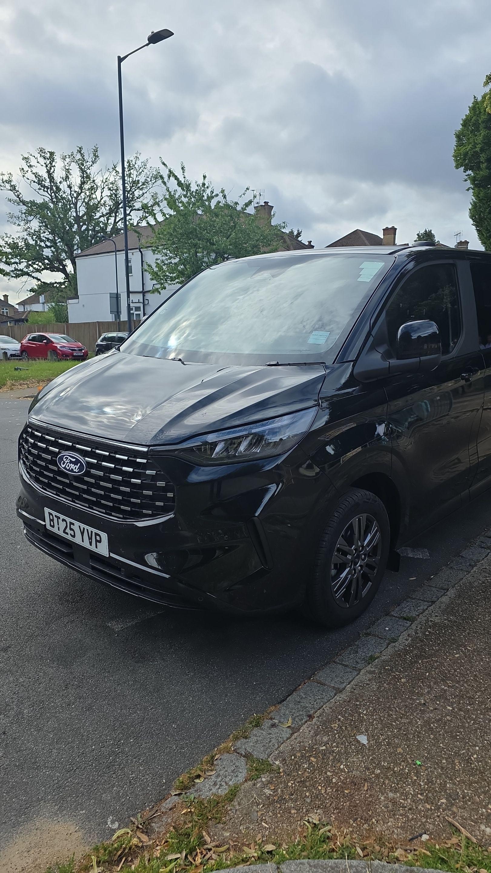 Ford Tourneo 2025 in Harrow