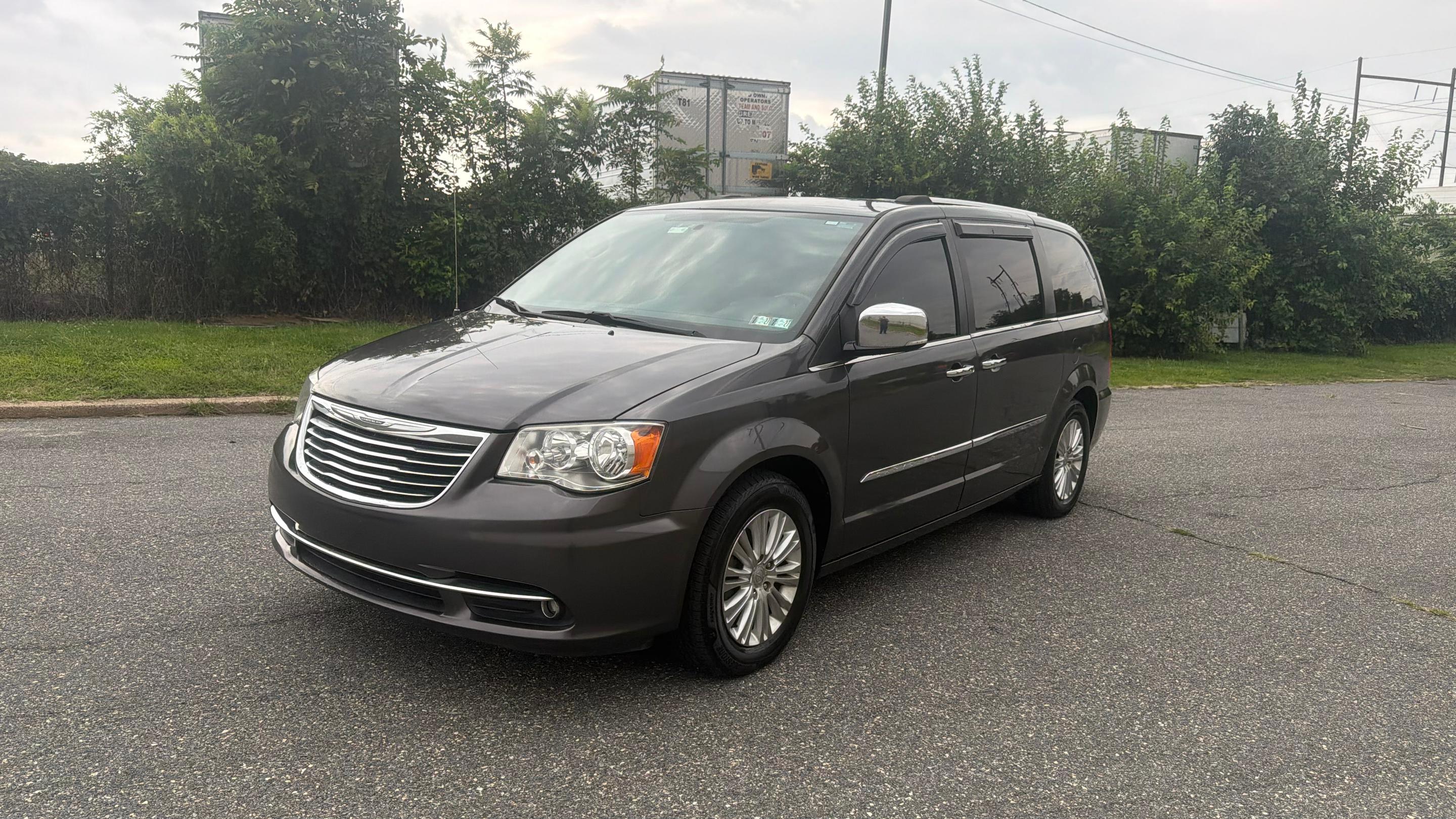 Chrysler Town & Country 2015 in Philadelphia, PA