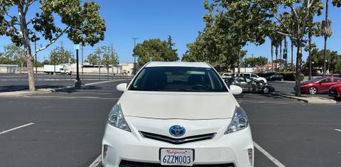 Toyota Prius v 2013