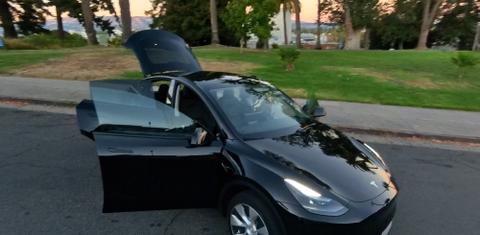 Tesla Model Y 2024