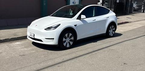 Tesla Model Y 2024
