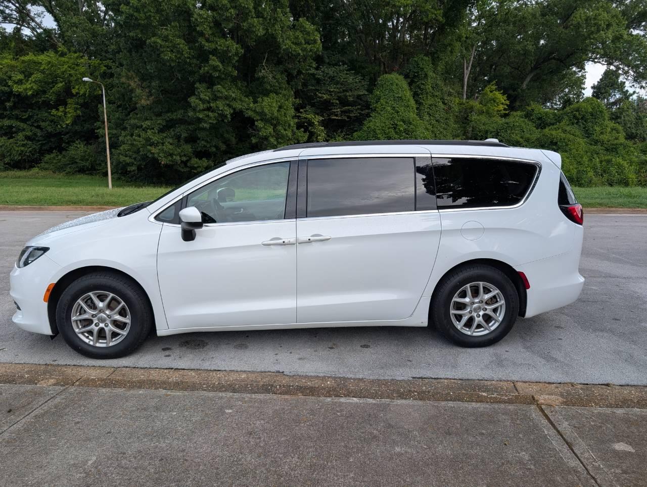 Chrysler Voyager 2020 in Lenoir City, TN