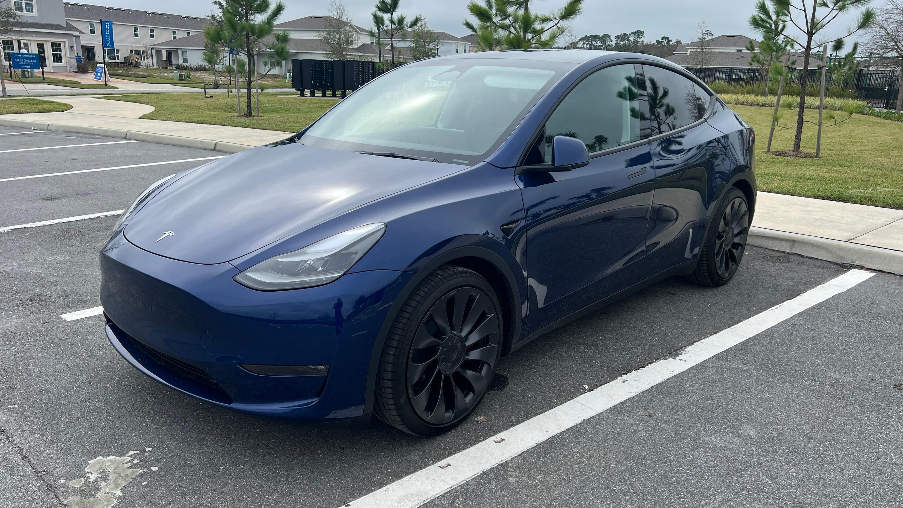 Tesla Model Y 2023 in Orlando, FL