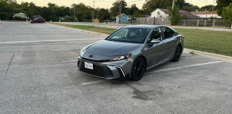 Toyota Camry Hybrid 2026