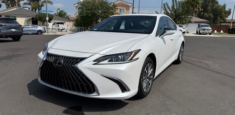 Lexus ES 2025