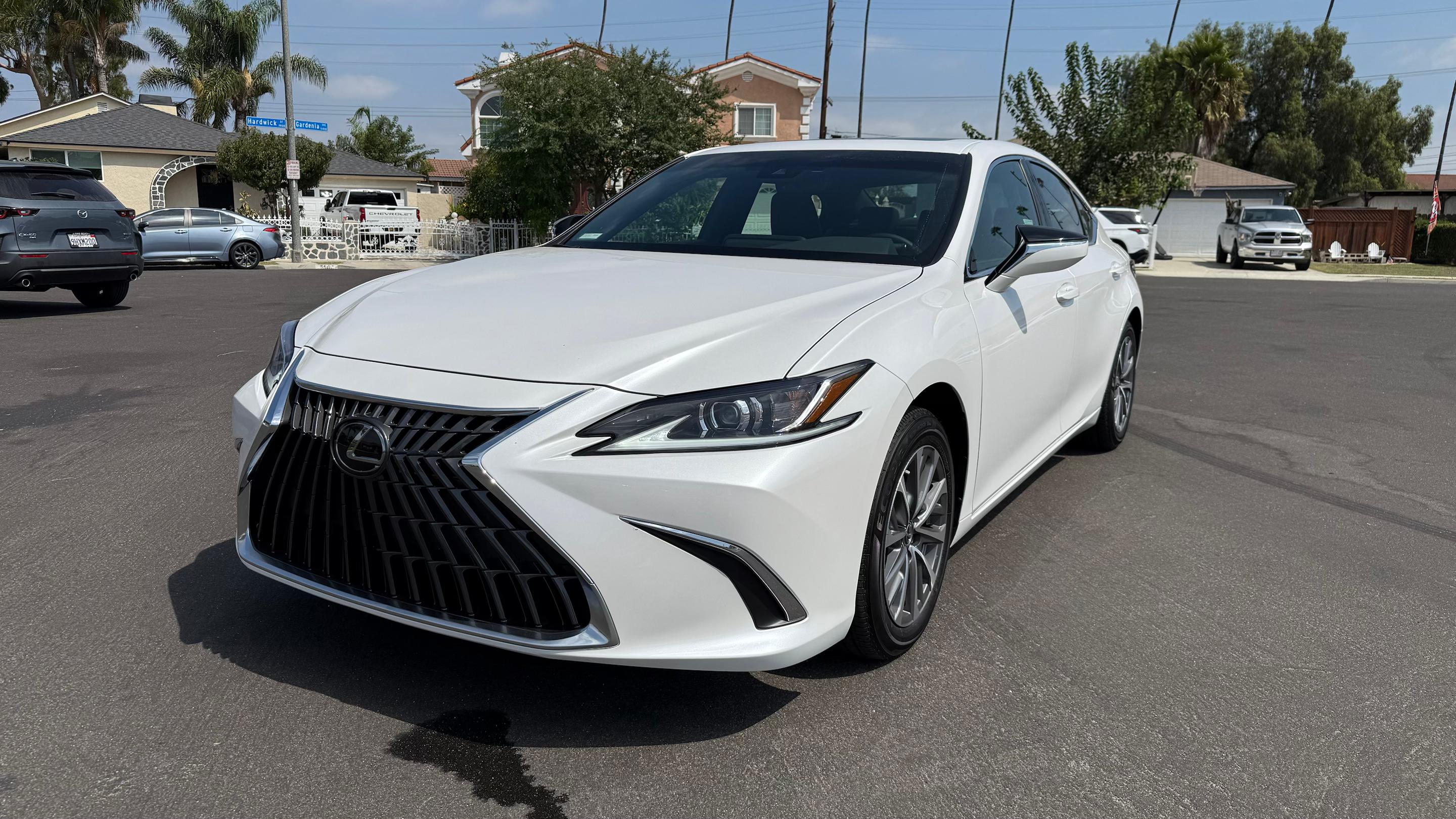 Lexus ES 2025 in 