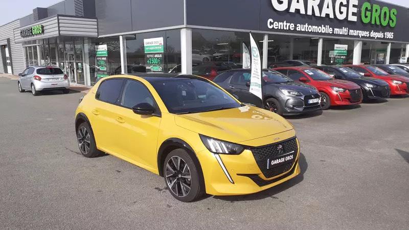 Peugeot 208 2021 à Saint-Malo