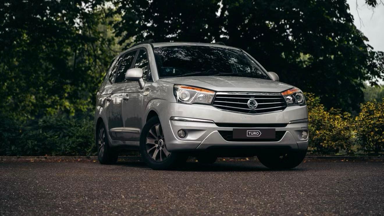 SsangYong Turismo 2016 — Options de location de voitures à Worcester Park