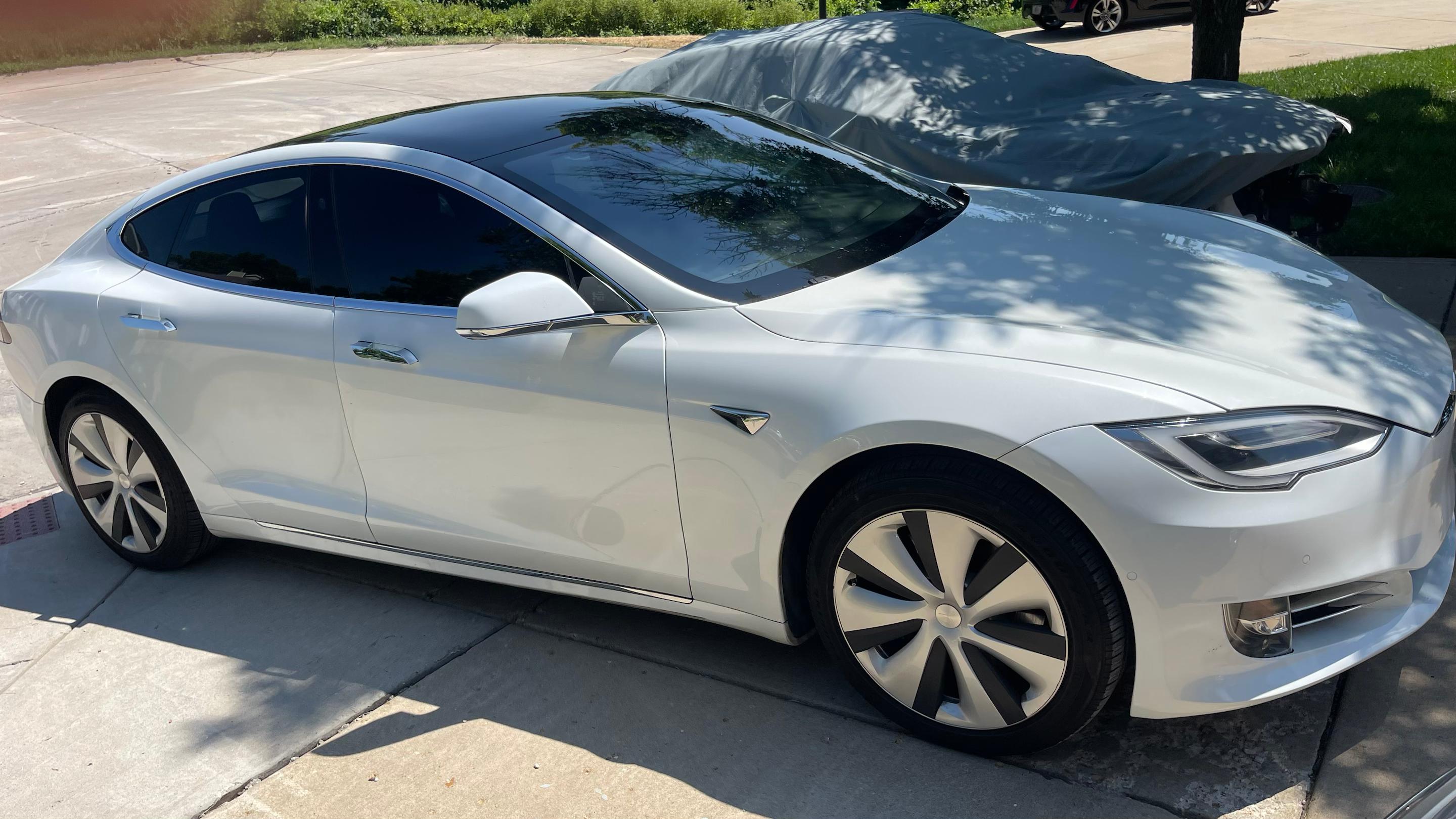 Tesla Model S 2020 in Florissant, MO
