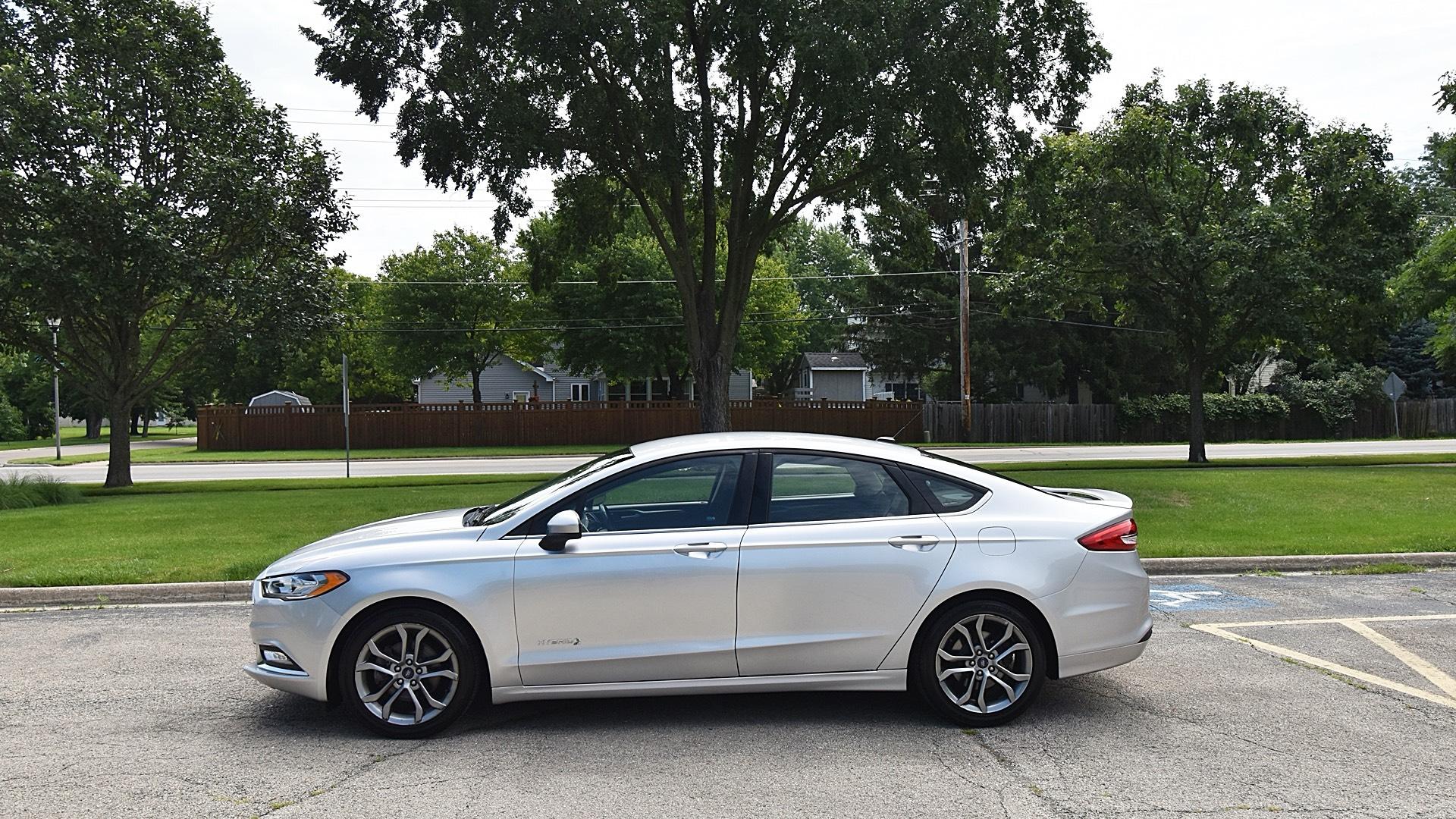 Ford Fusion Hybrid 2017 in 