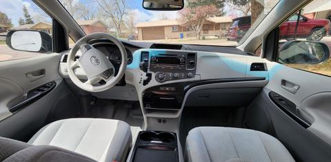 Toyota Sienna 2011