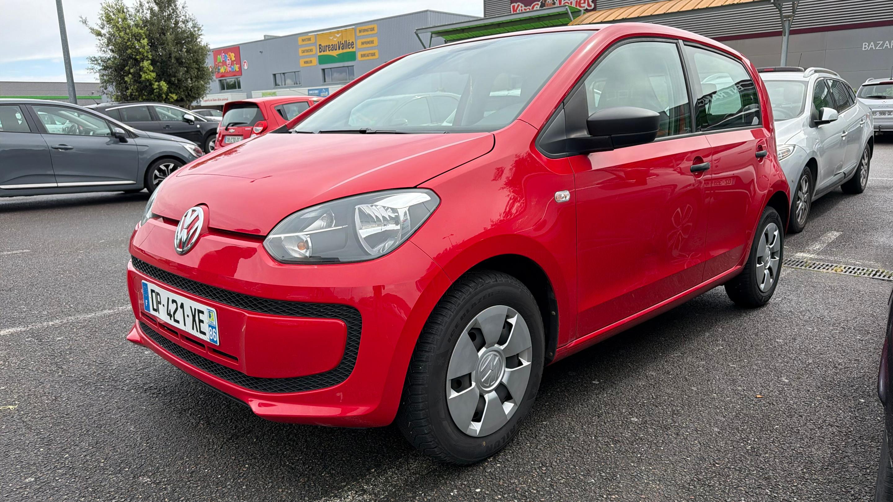 Volkswagen UP 2015 à Saintes